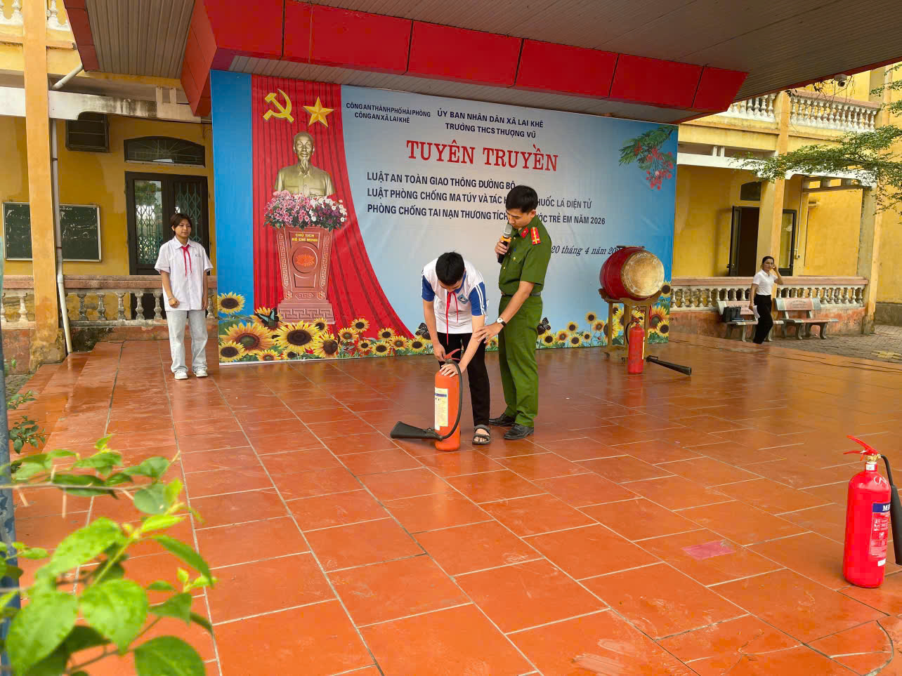 Công an xã Lai Khê tổ chức tuyên truyền kỹ năng phòng cháy, chữa cháy và phòng, chống đuối nước